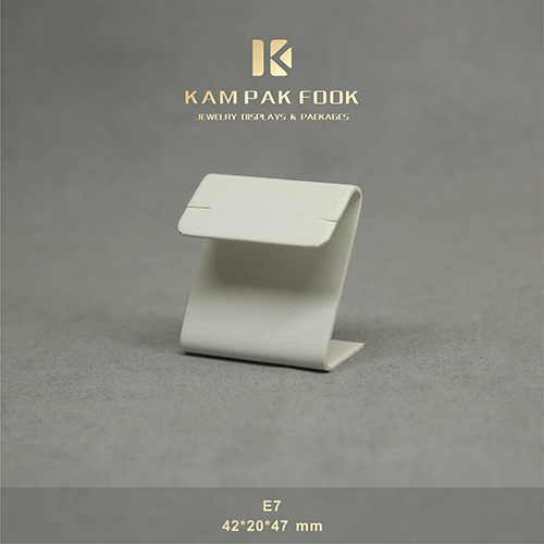 E7 Earring Stand